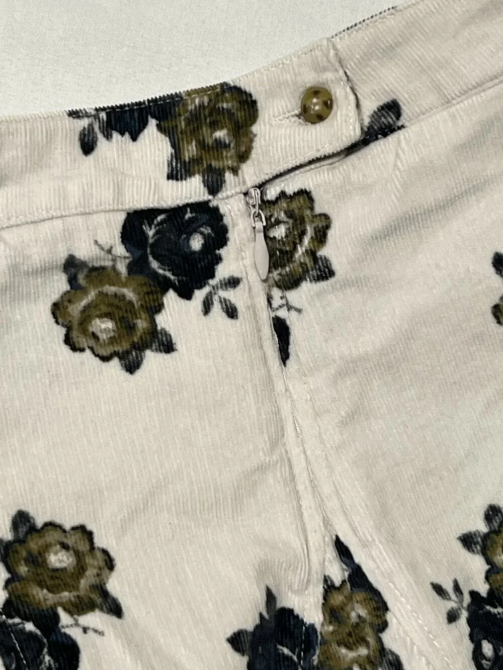 Free People‎ Pleated Mini Skirt Size 4 White Floral Black Olive Skater Cotton